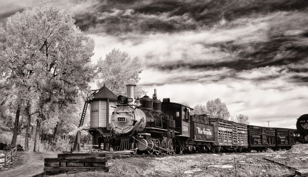 Infrared: On Track with Locomotive 318