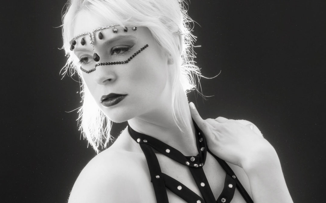 Creating Glamour Photographs in Black and White