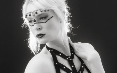 Creating Glamour Photographs in Black and White