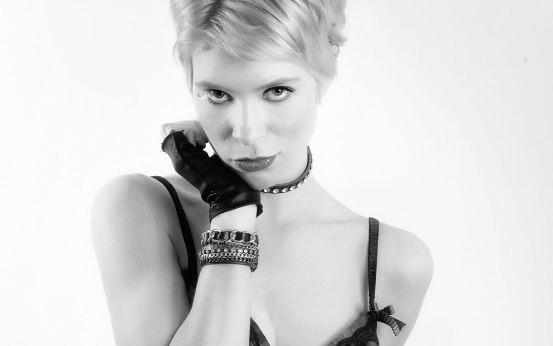 Shooting Black & White Glamour Portraits