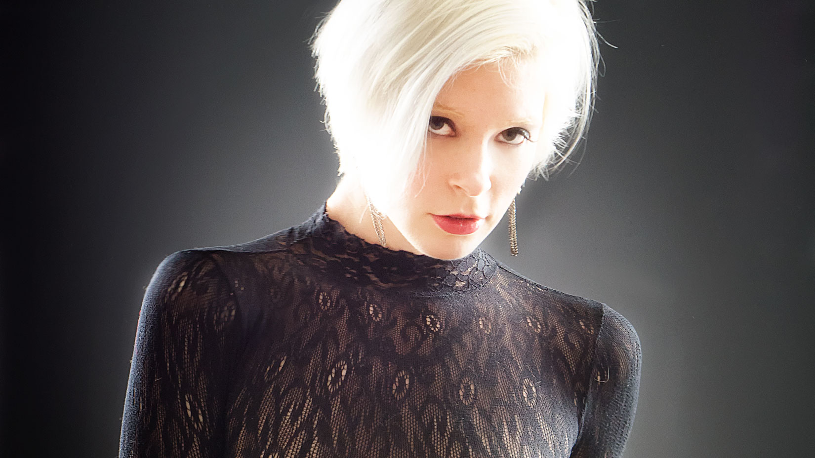 Mirrorless Glamour Photography with a Macro Lens