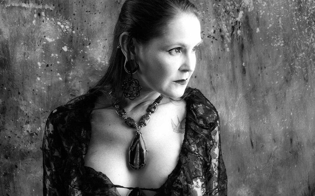 Shooting Monochrome Glamour with Scarlet